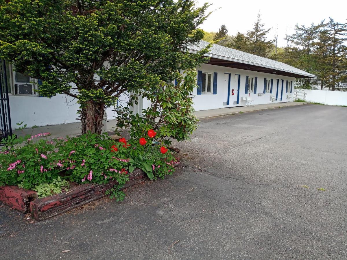 Elm Tree Motel Craryville エクステリア 写真